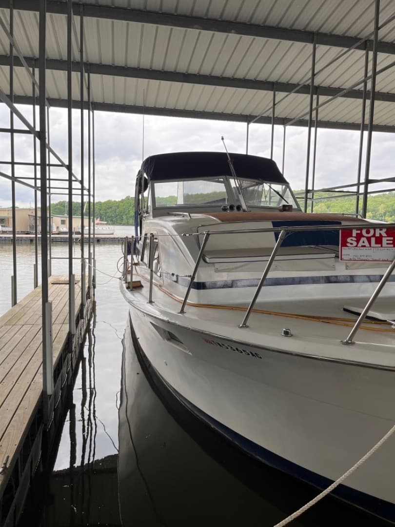 6 Under The Wire 1979 Chris Craft Catalina Front Seat 