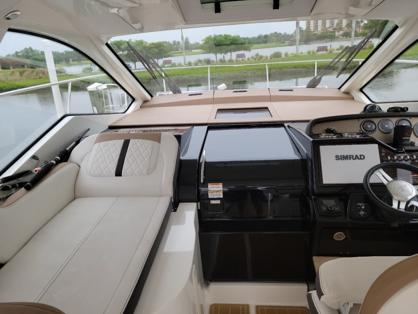 2018 35 Sea Ray Sundancer 350 Kickin Tides Cockpit