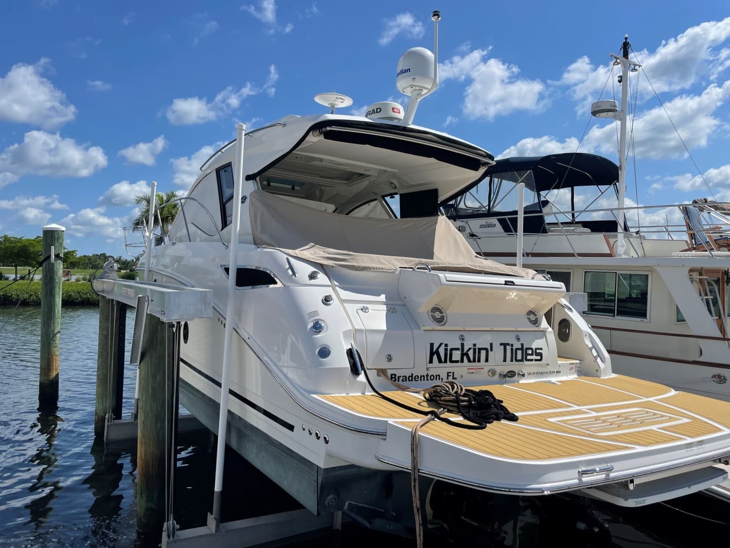 2018 35 Sea Ray Sundancer 350 Kickin Tides Stern