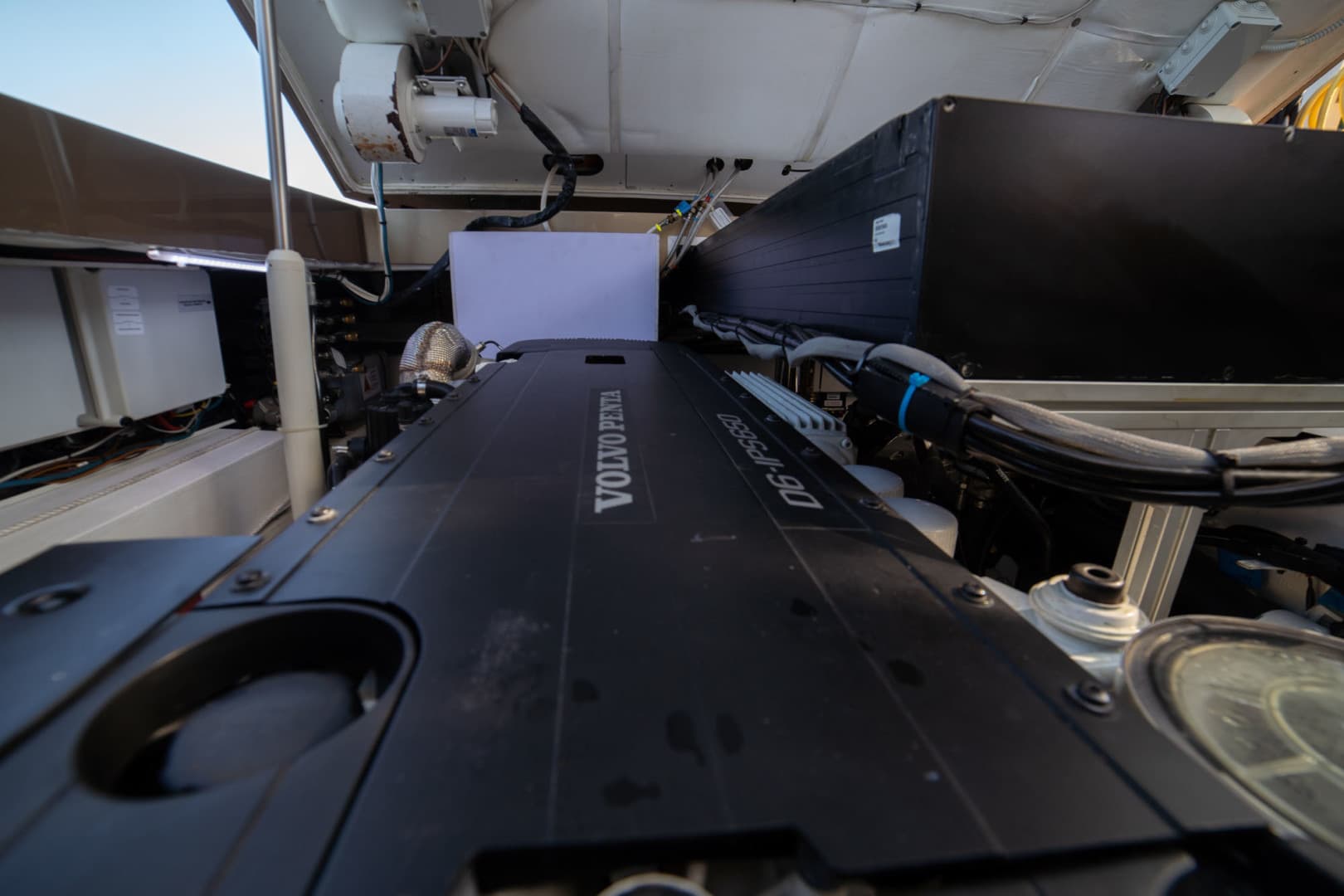 Hydraulic Lift Engine Compartment