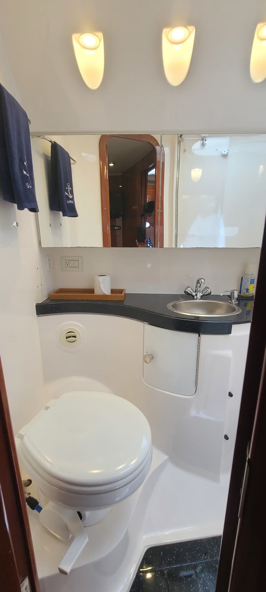 2007 Regal 4460 Commodore