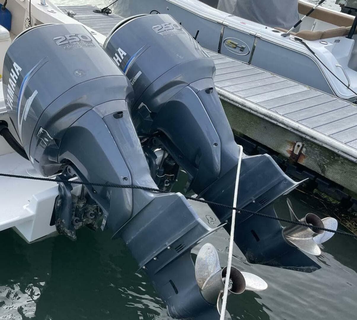 1989 Rybo Runner 31 Center Console