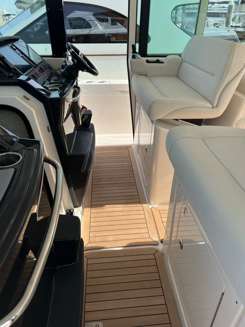 2016 Tiara 44 Express Coupe 