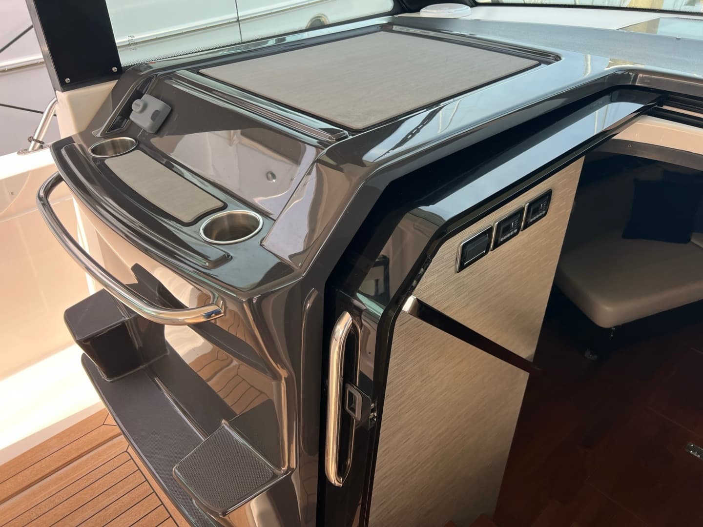 2016 Tiara 44 Express Coupe 