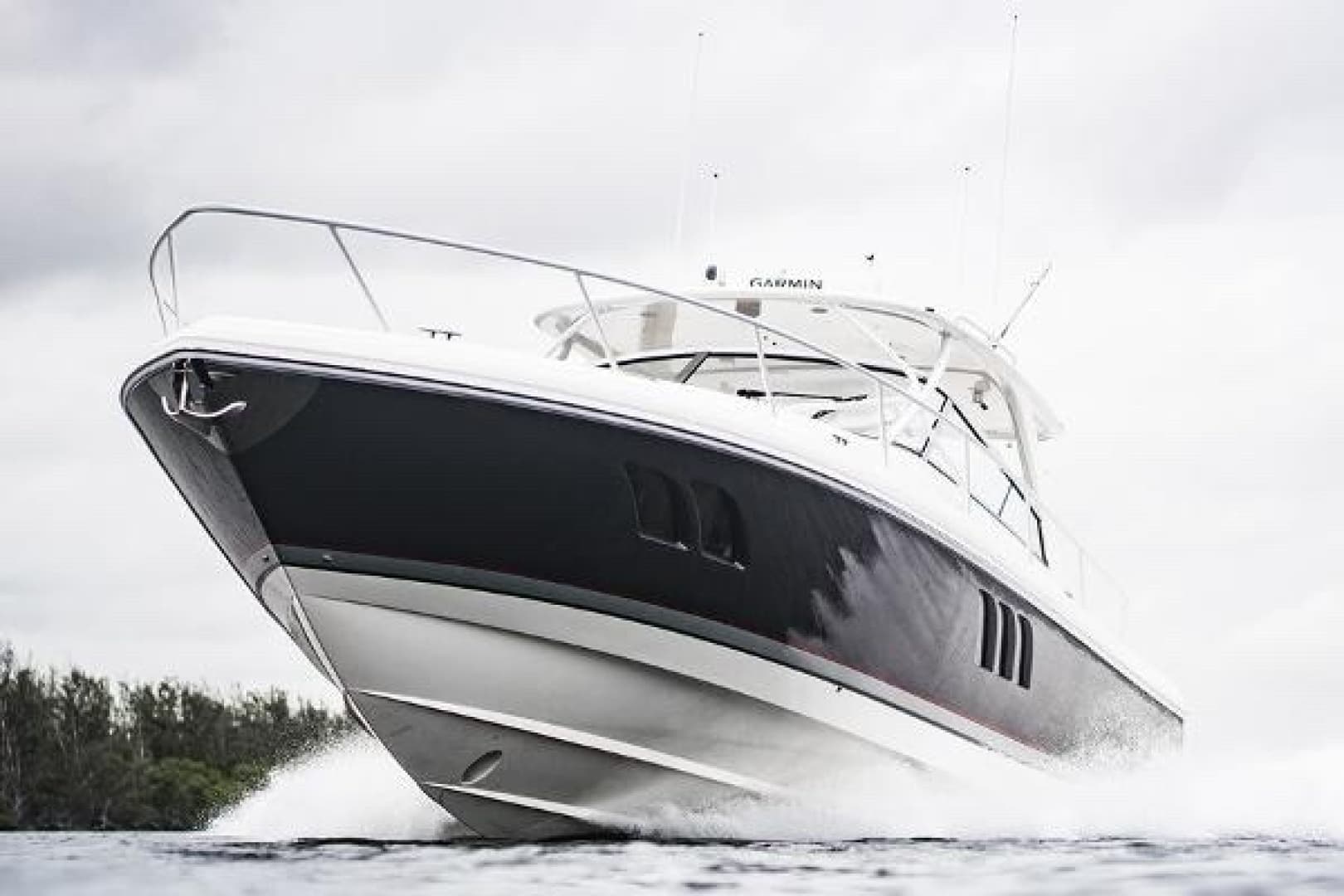 2019 Intrepid 475 Sport Yacht