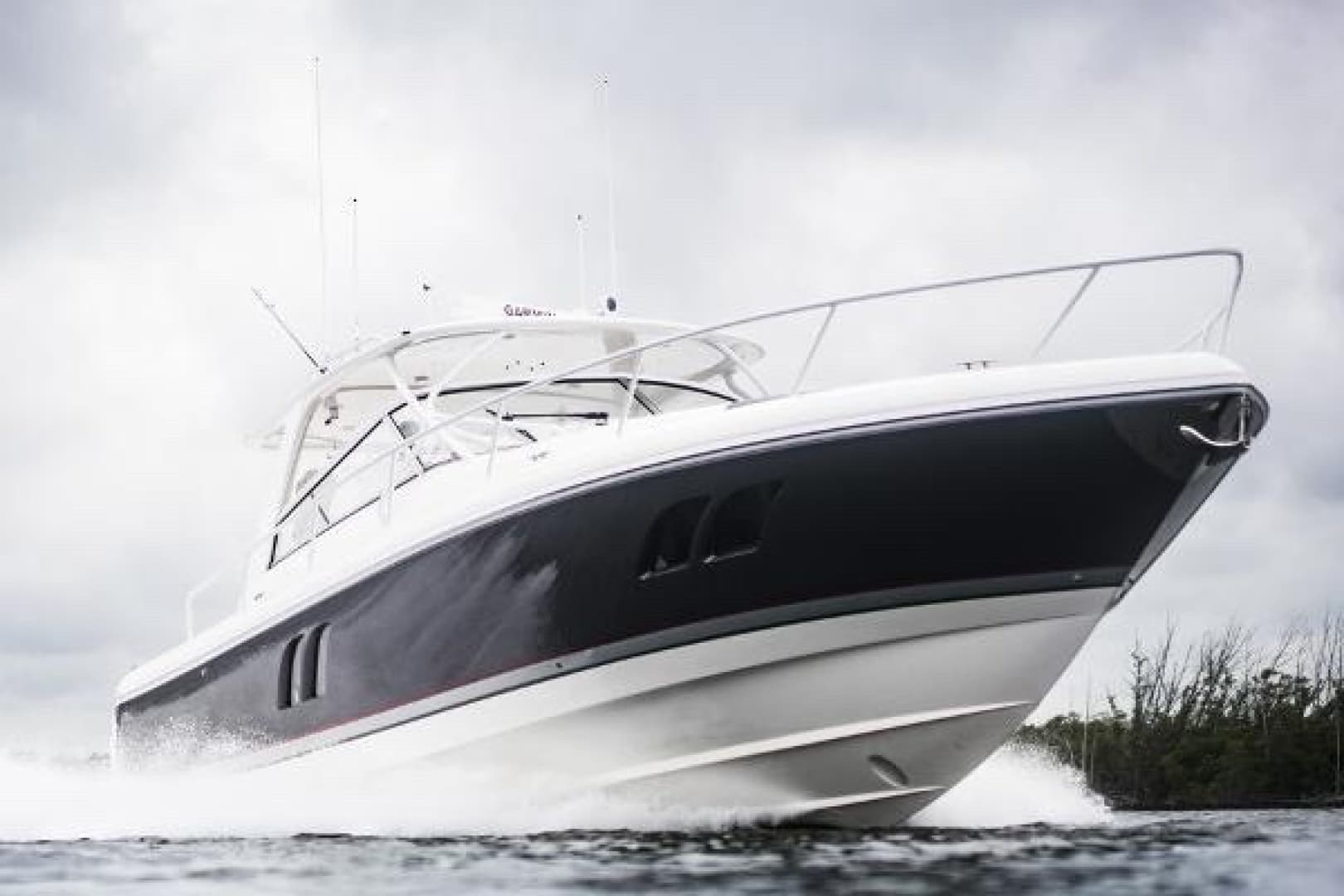 2019 Intrepid 475 Sport Yacht