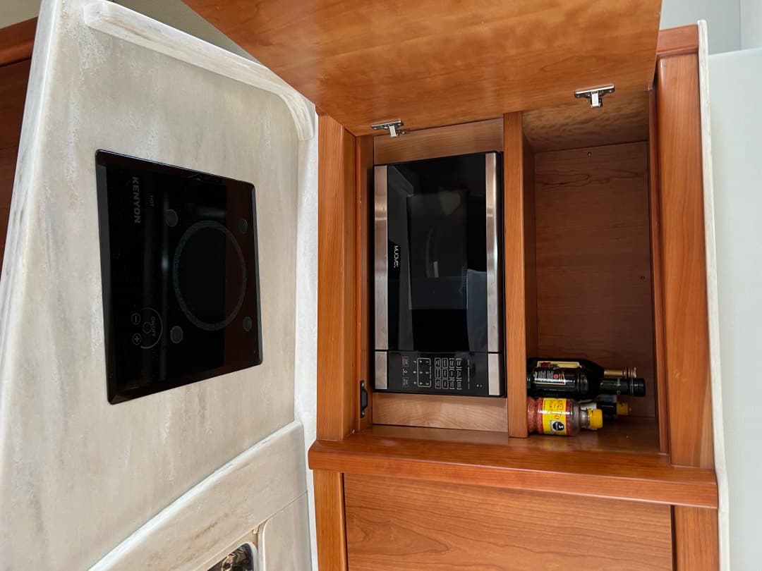 2019 Intrepid 475 Sport Yacht