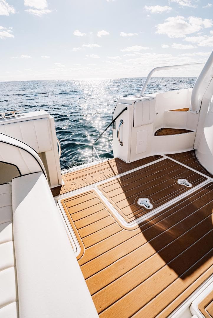 2009 Intrepid 430 Sport Yacht