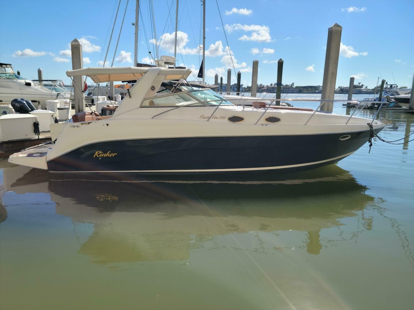 2005 Rinker Fiesta Vee 342