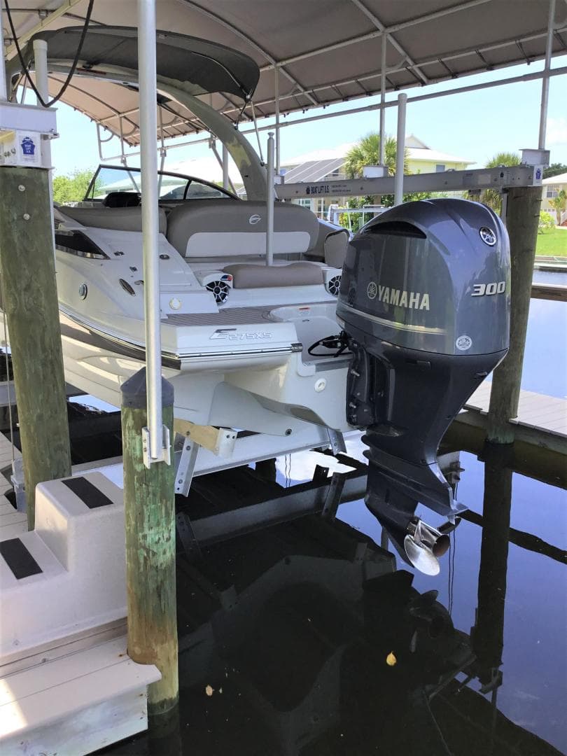 2019 Crownline E275XS