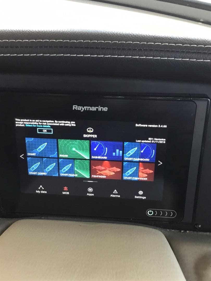 2019 Crownline E275XS