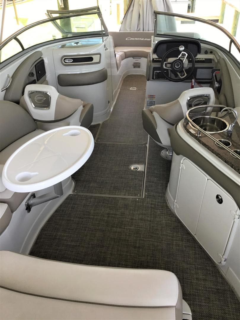 2019 Crownline E275XS