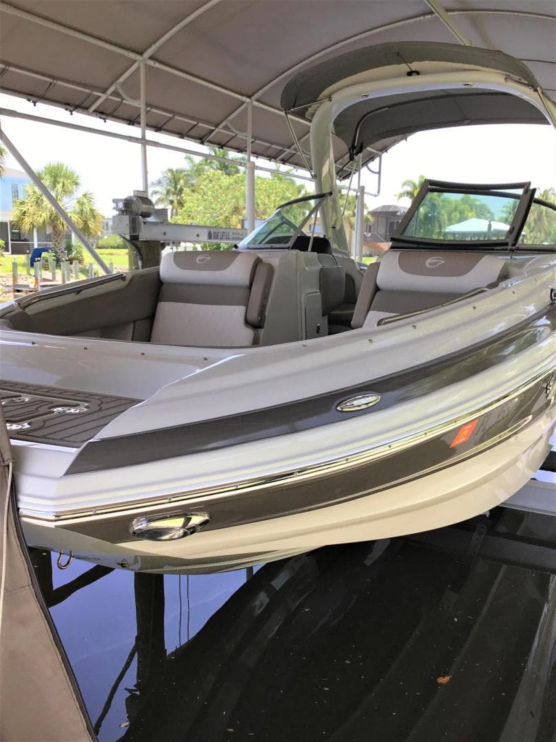 2019 Crownline E275XS