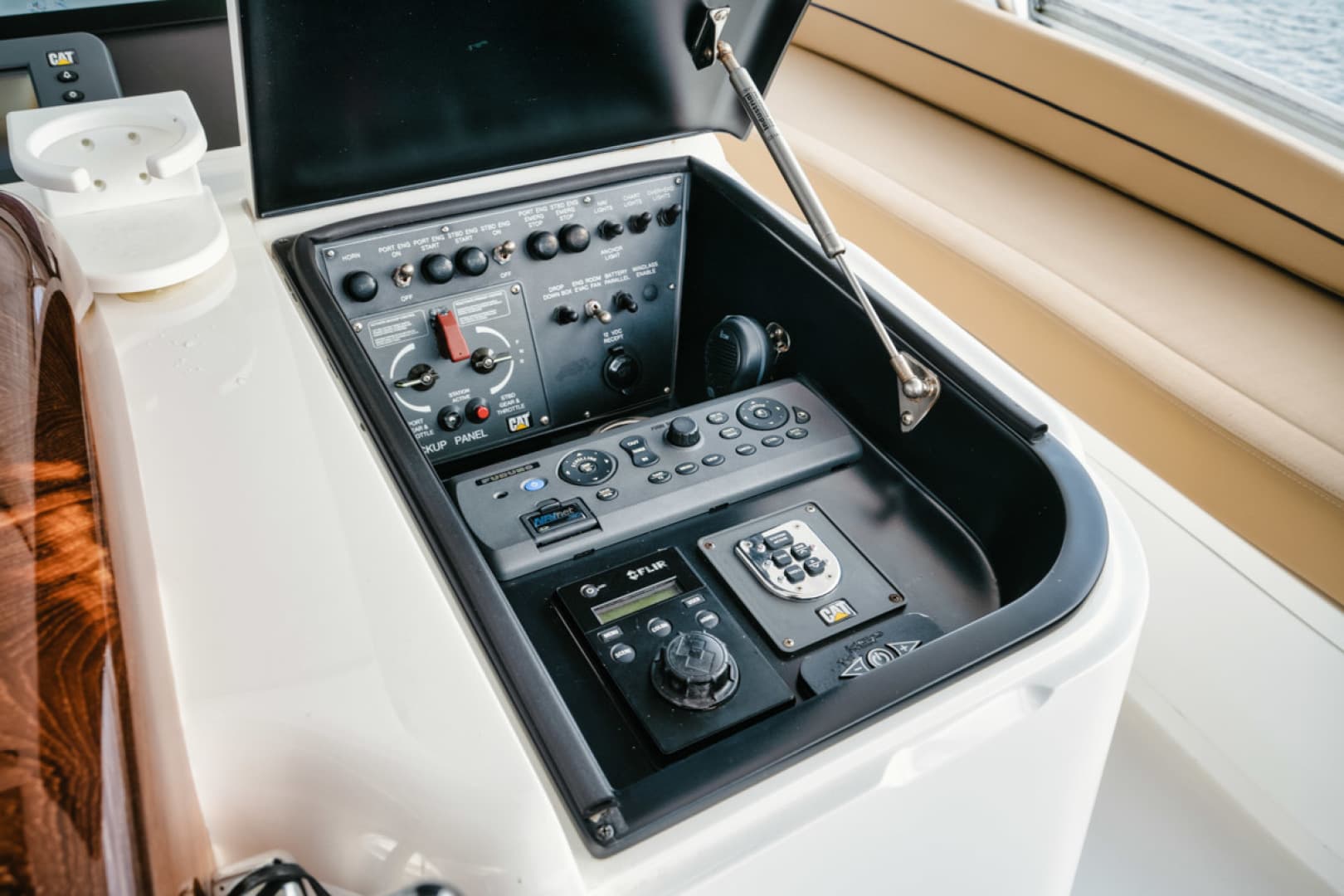 2016 Viking 62 Convertible