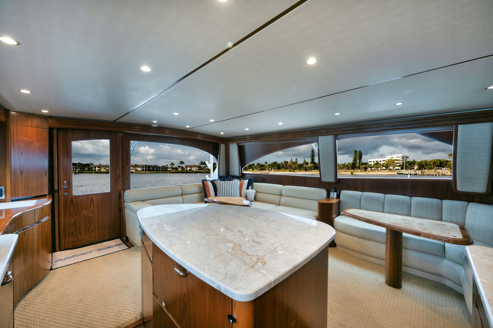 2016 Viking 62 Convertible