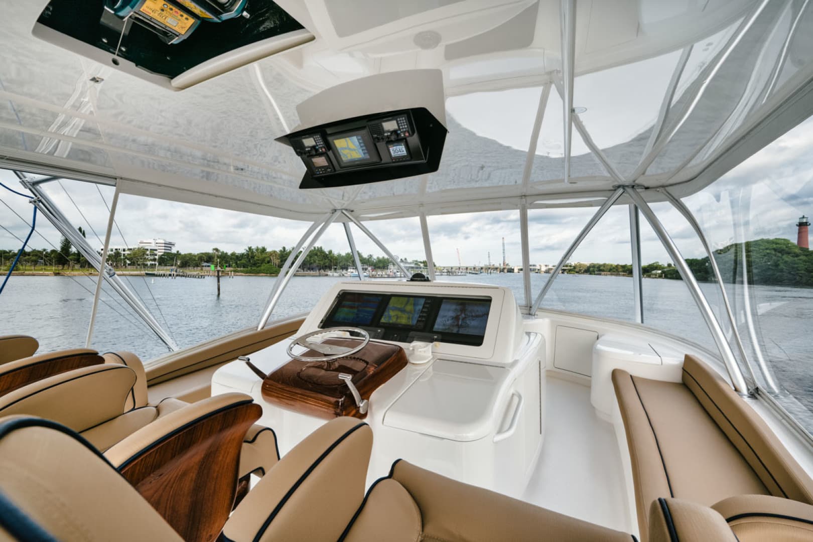 2016 Viking 62 Convertible