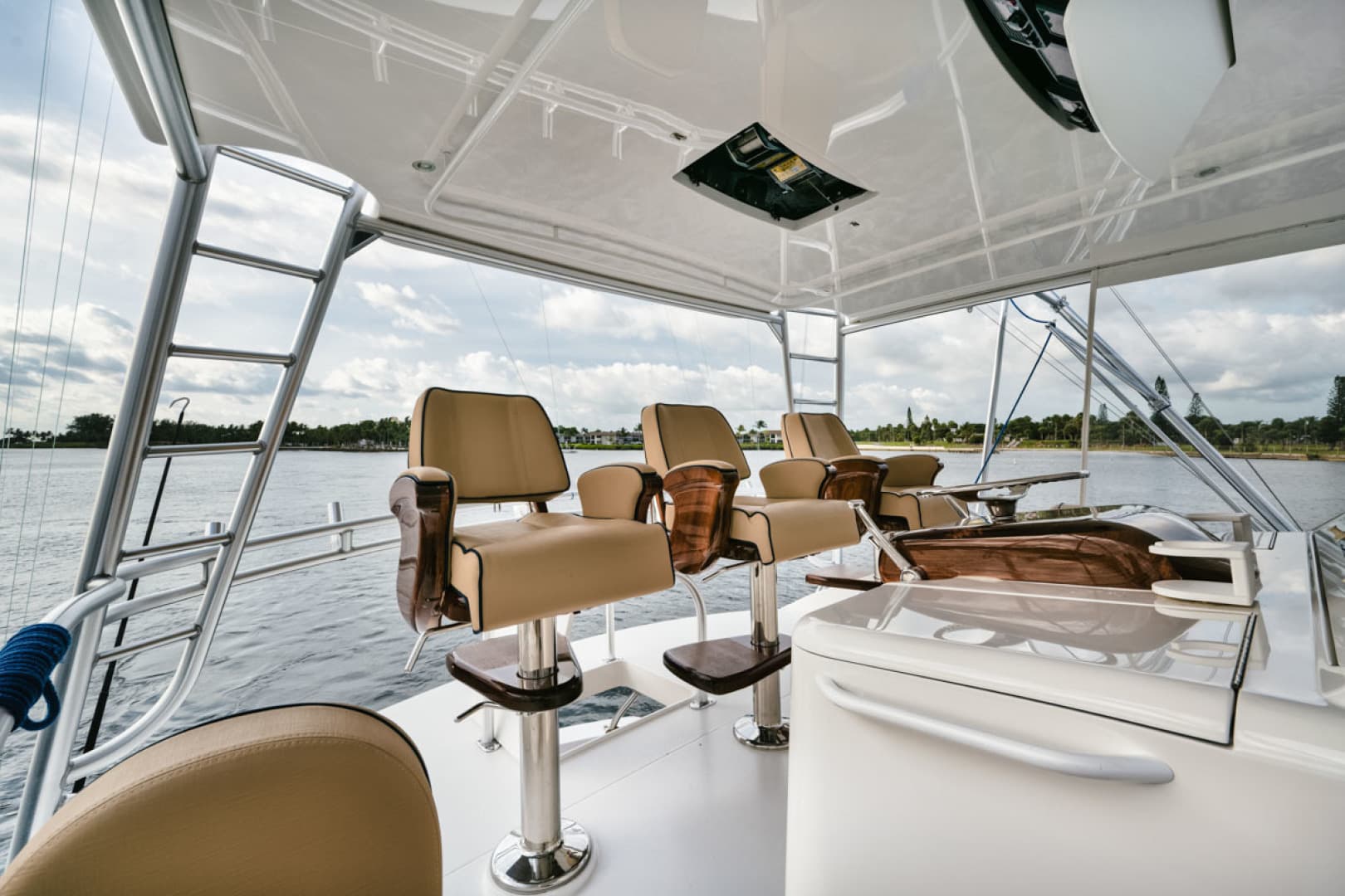 2016 Viking 62 Convertible