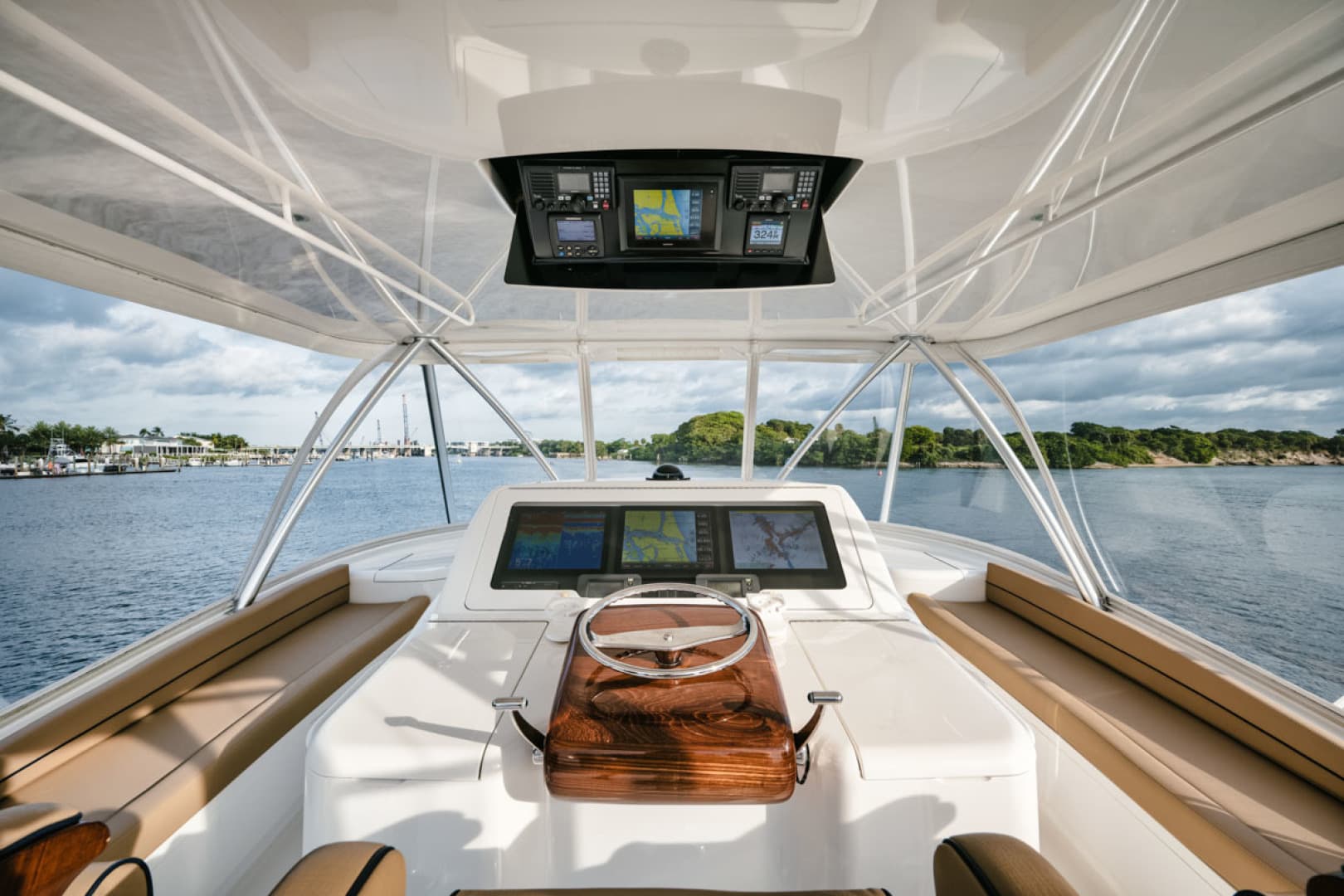 2016 Viking 62 Convertible