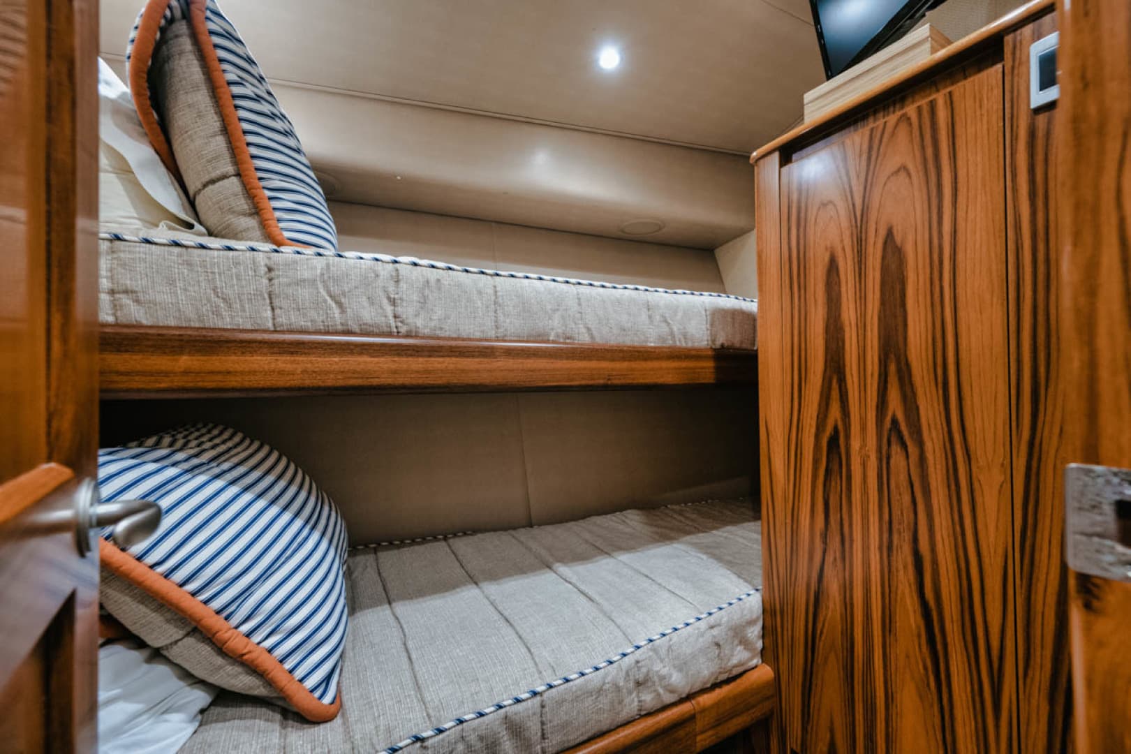 2016 Viking 62 Convertible