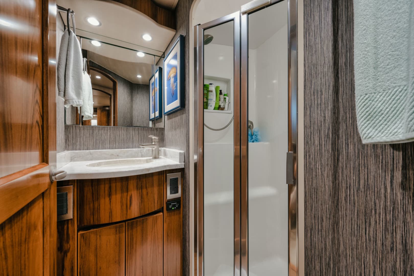 2016 Viking 62 Convertible