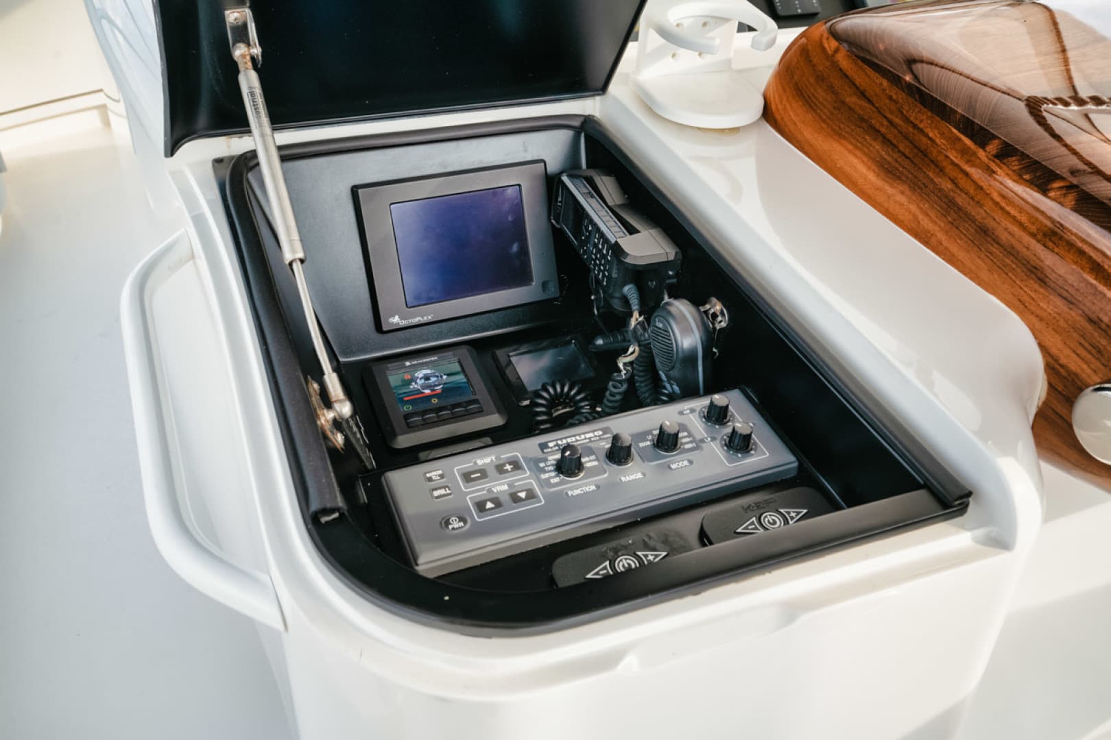 2016 Viking 62 Convertible