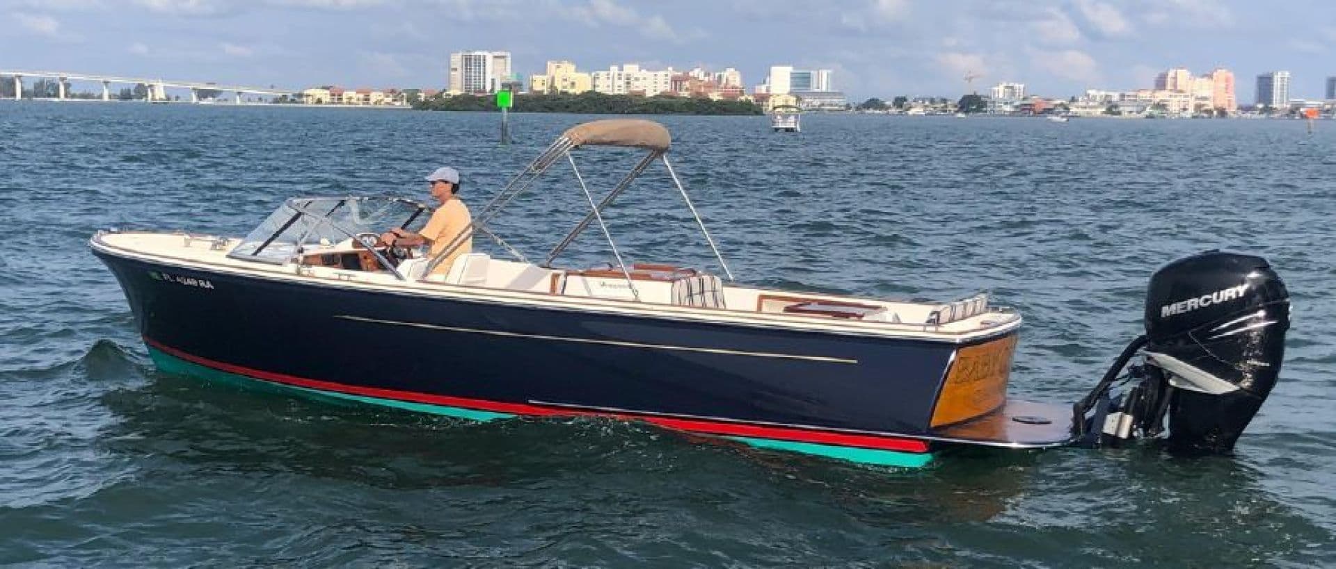 2016 Vanquish 26 Runabout