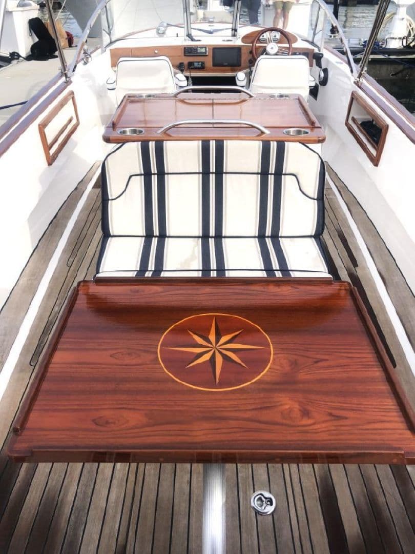 2016 Vanquish 26 Runabout