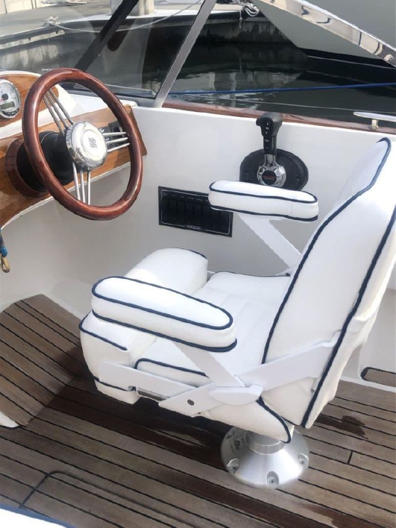 2016 Vanquish 26 Runabout