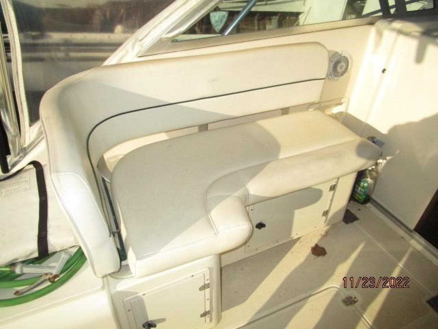 30' Pursuit upper deck port seating