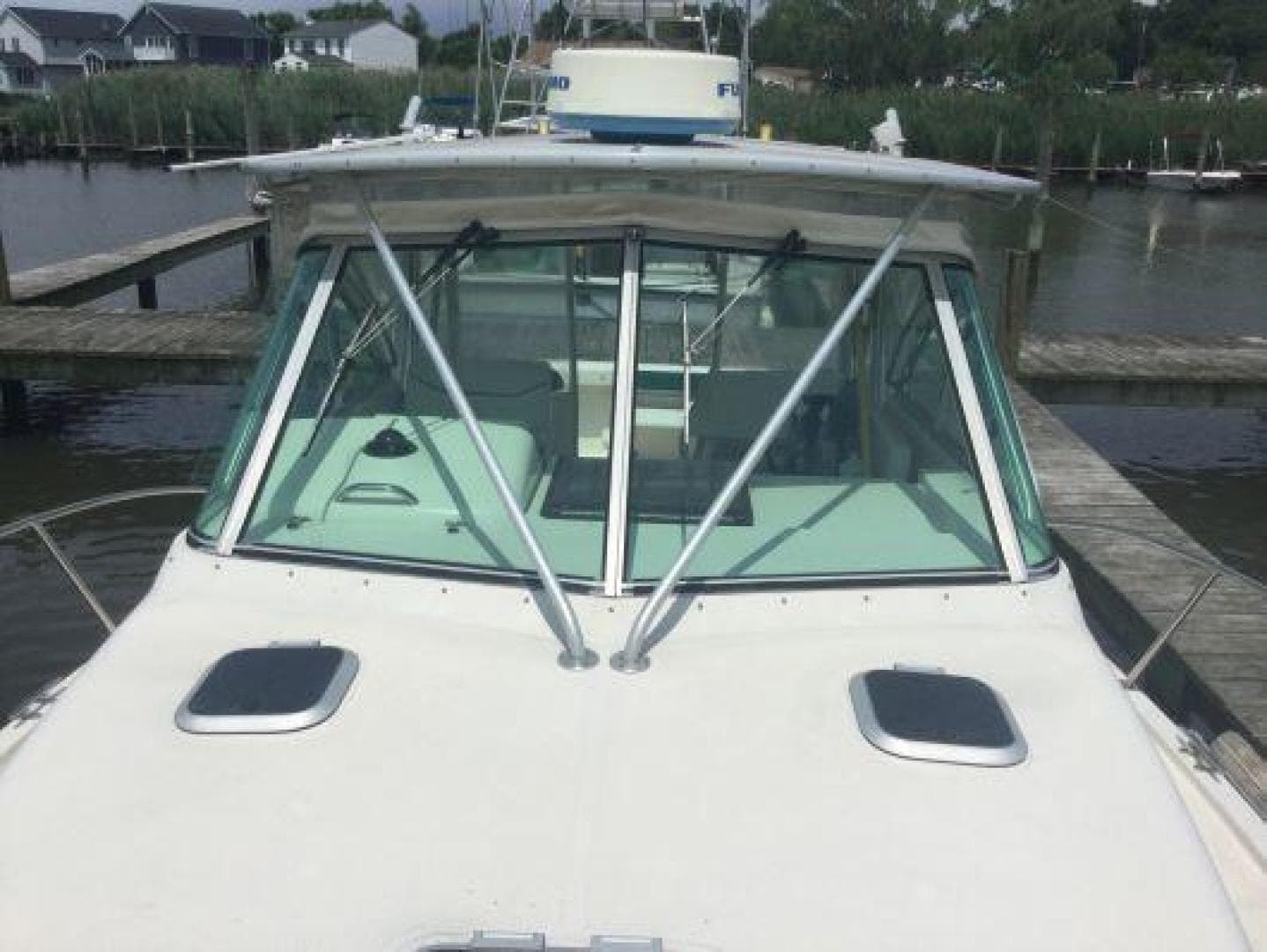30' Pursuit foredeck