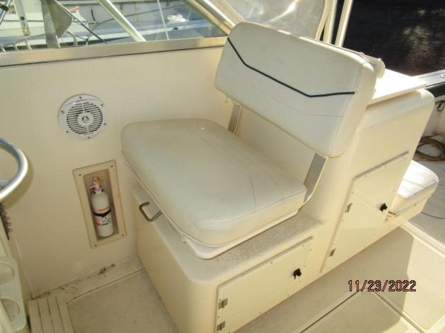 30' Pursuit helmseat