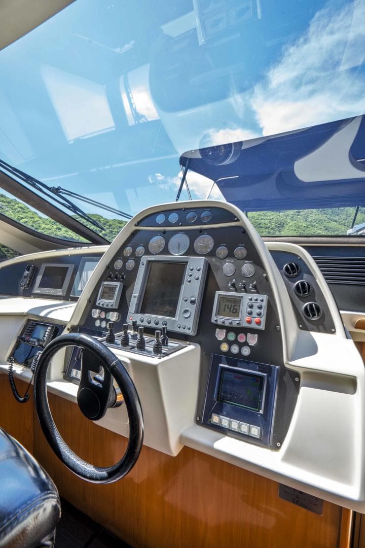 2005 Pershing 76 Motor Yacht - Denise - Helm