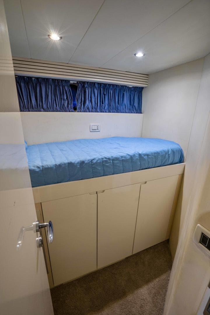 2005 Pershing 76 Motor Yacht - Denise - Berth