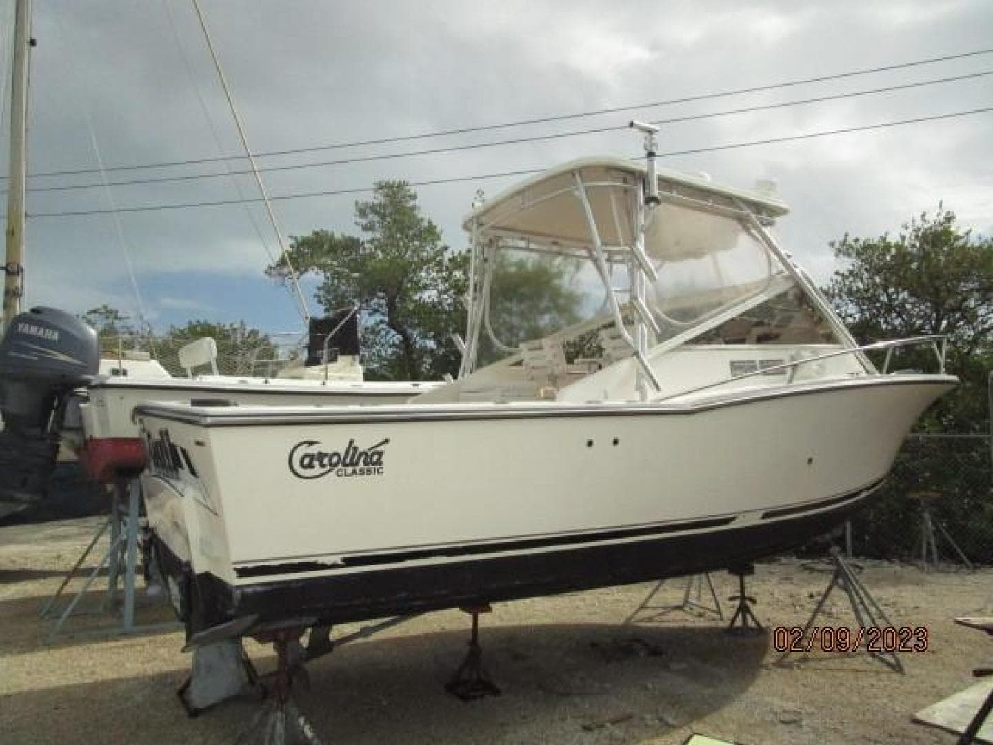 25' Carolina Classic starboard aft profile