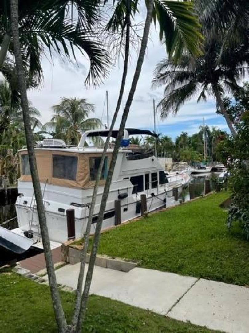 1989 Heritage East Sundeck Trawler