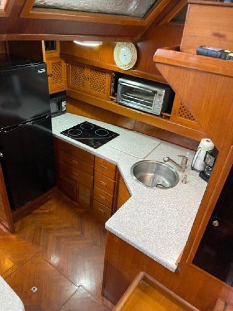 1989 Heritage East Sundeck Trawler