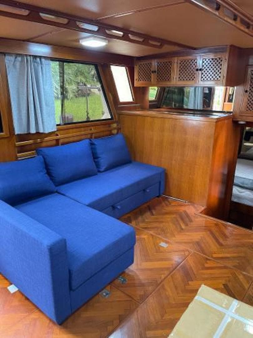 1989 Heritage East Sundeck Trawler