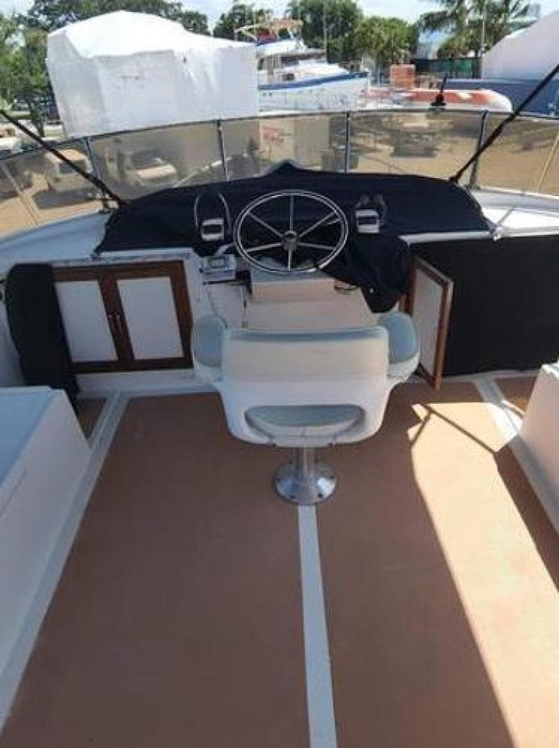 1989 Heritage East Sundeck Trawler