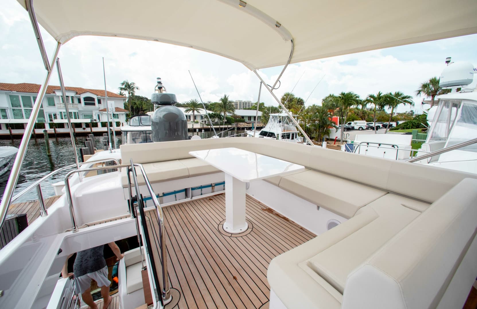 2022 Ferretti Yachts 550