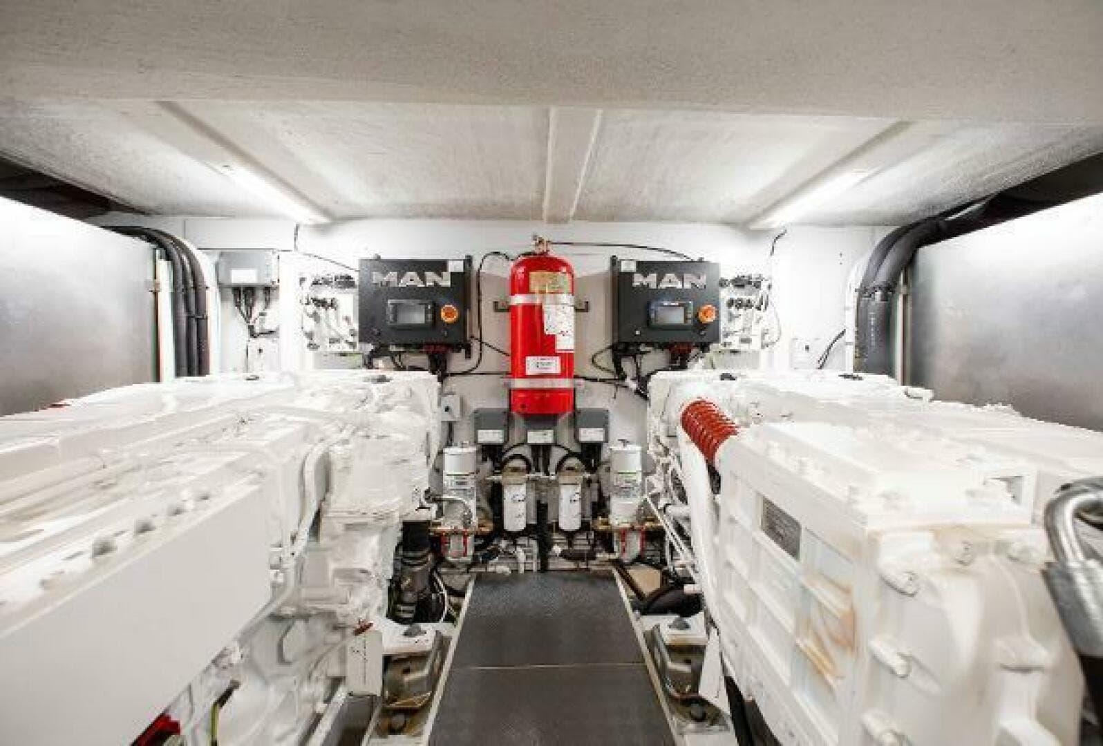 2022 Ferretti Yachts 550