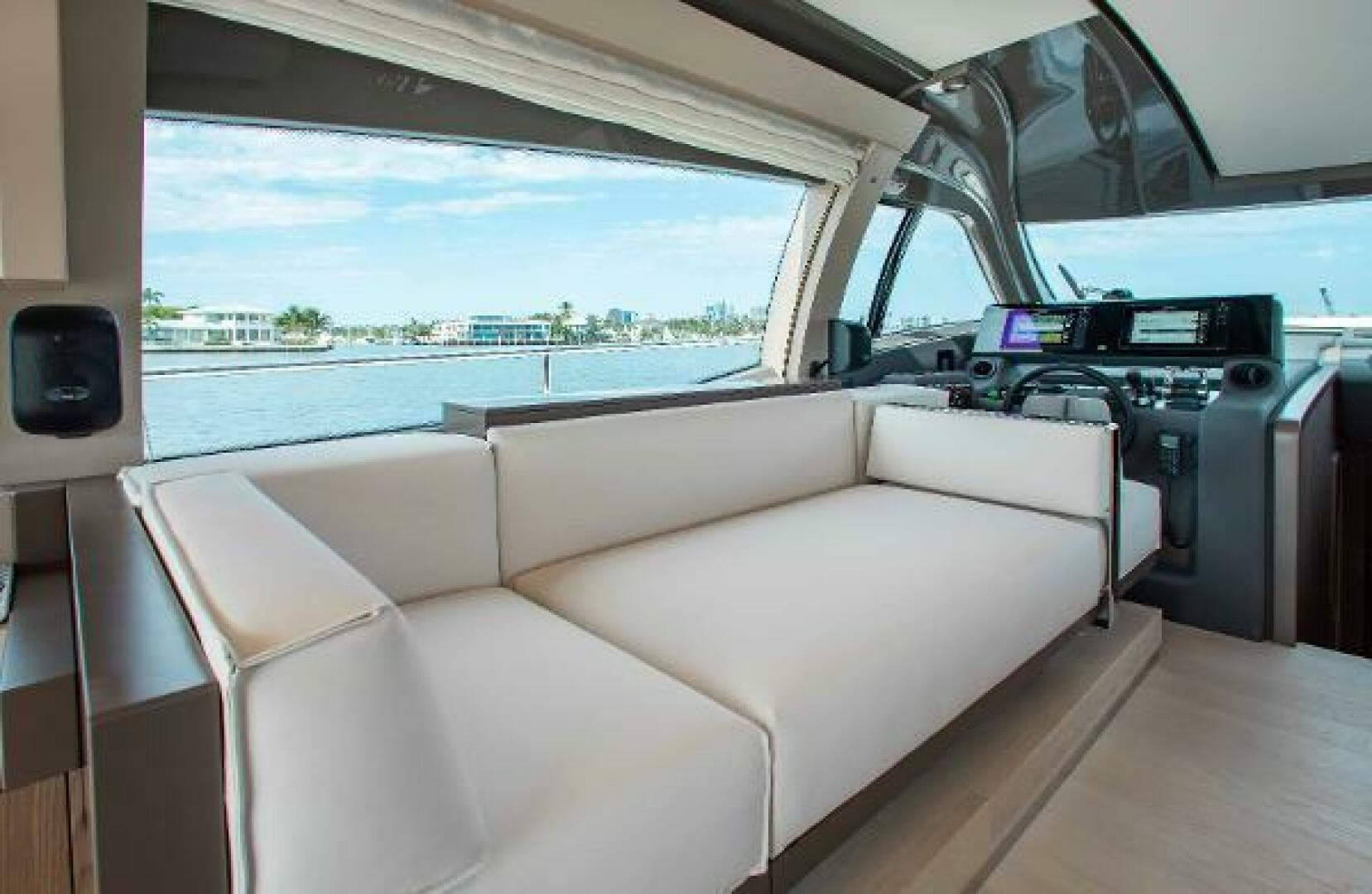 2022 Ferretti Yachts 550