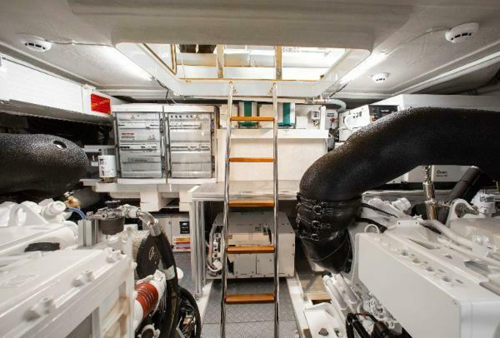 2022 Ferretti Yachts 550