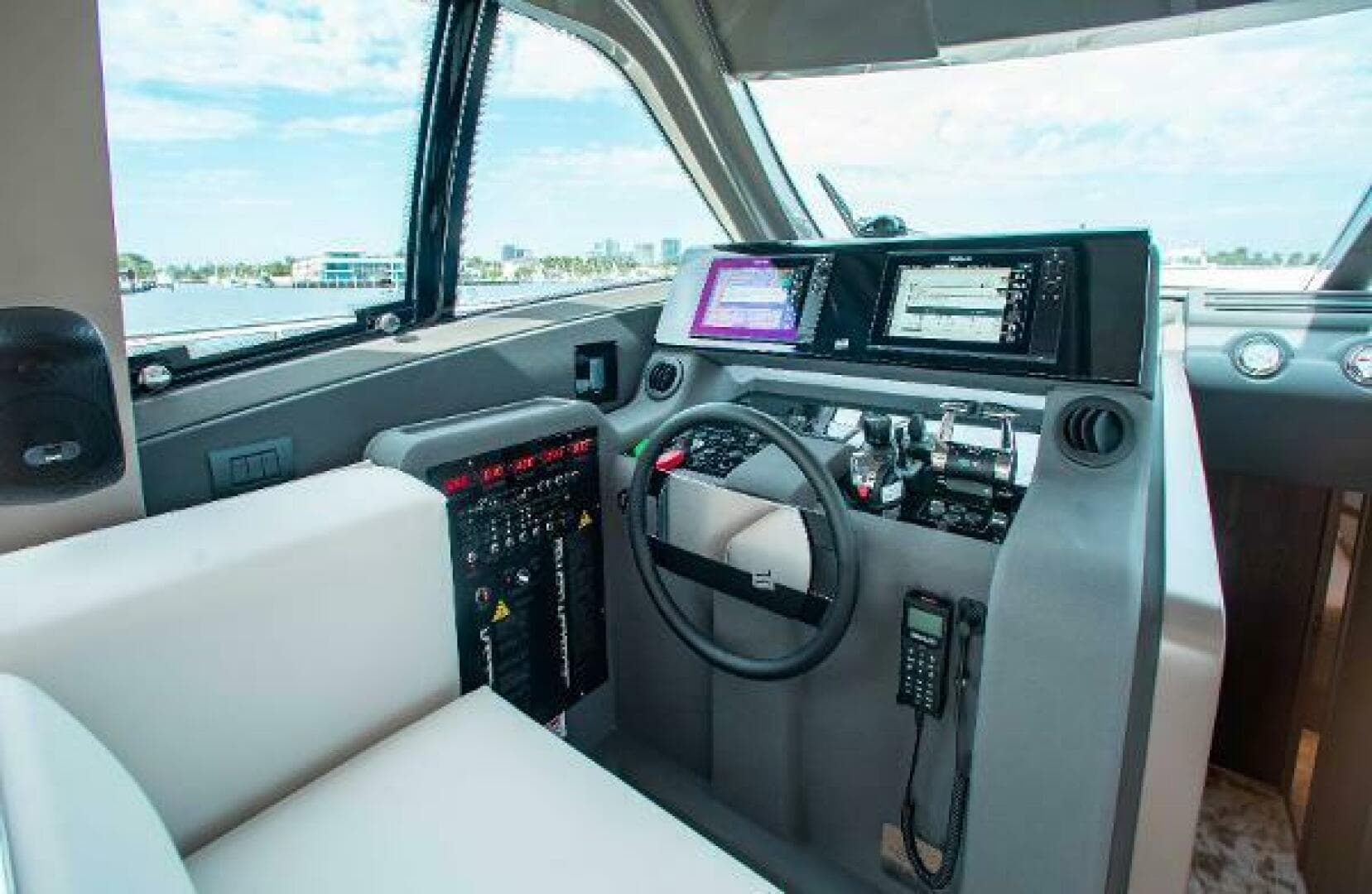 2022 Ferretti Yachts 550