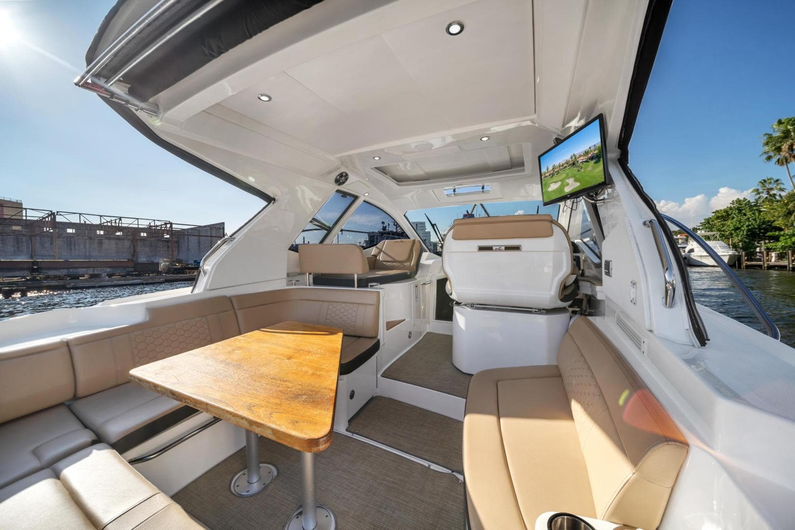 2019 Sea Ray Sundancer Coupe