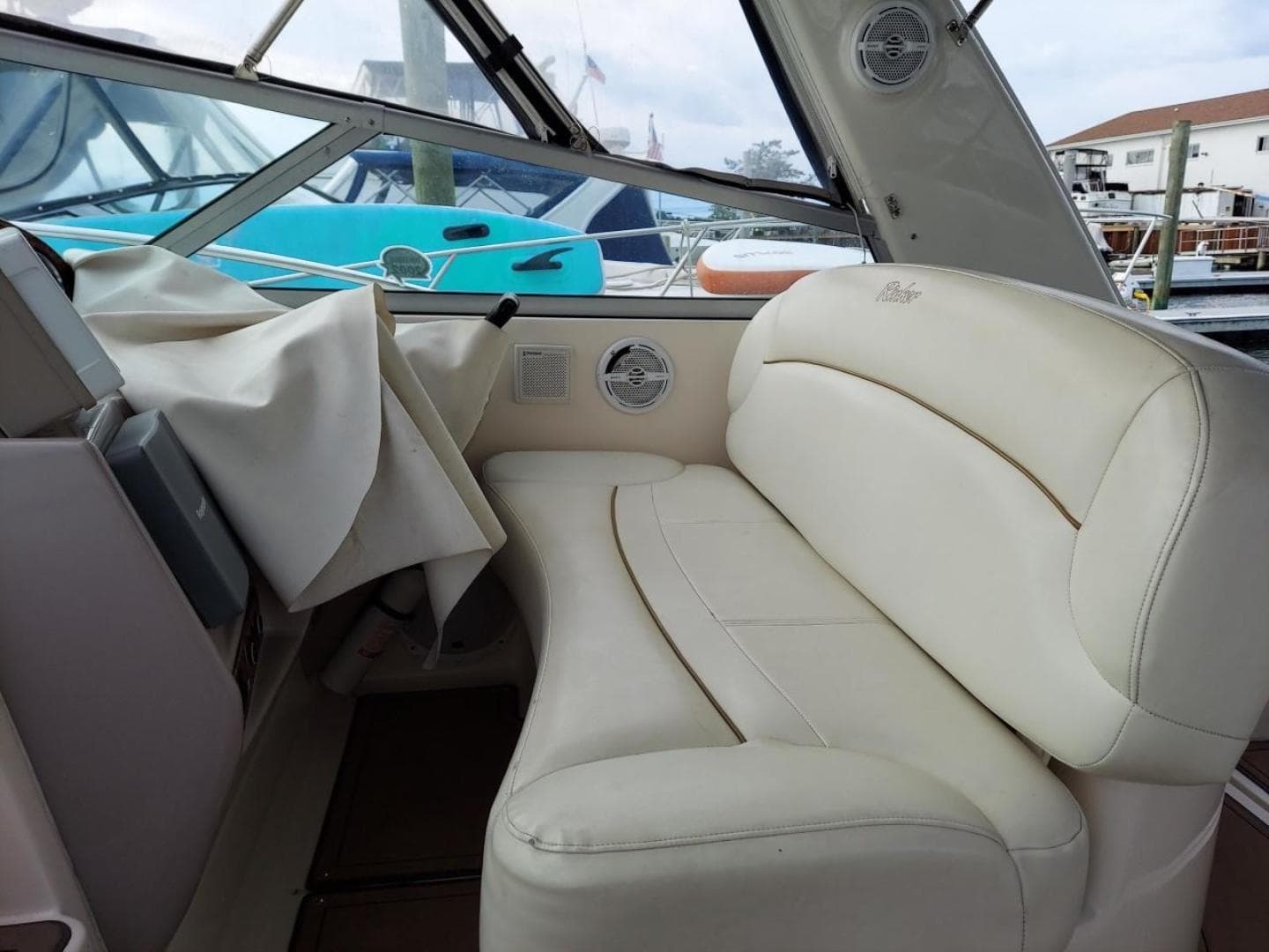 2004 Rinker 342 Fiesta Vee