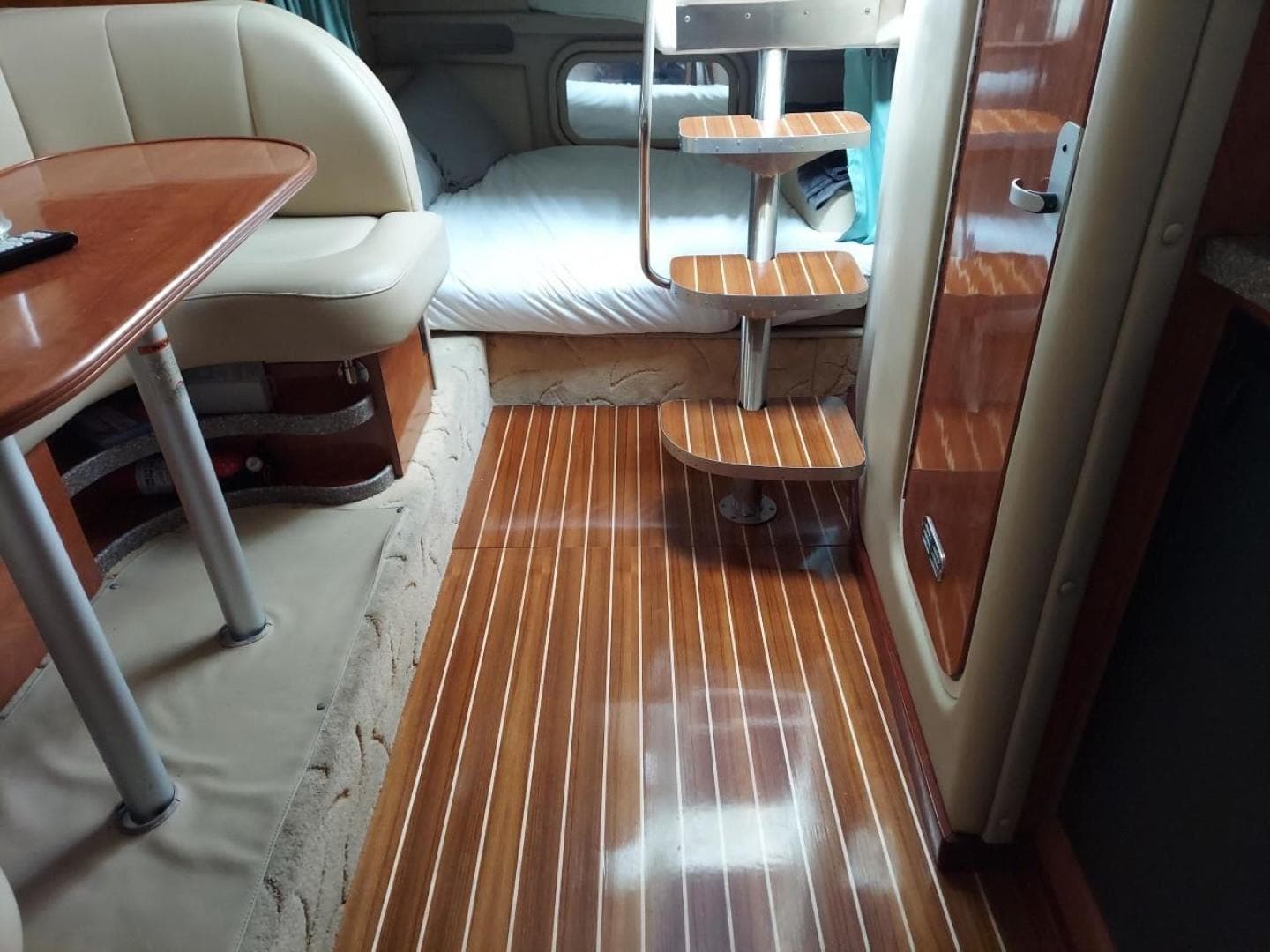 2004 Rinker 342 Fiesta Vee