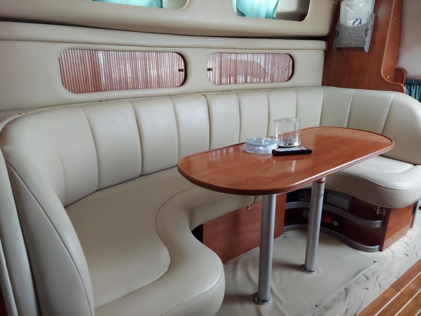 2004 Rinker 342 Fiesta Vee