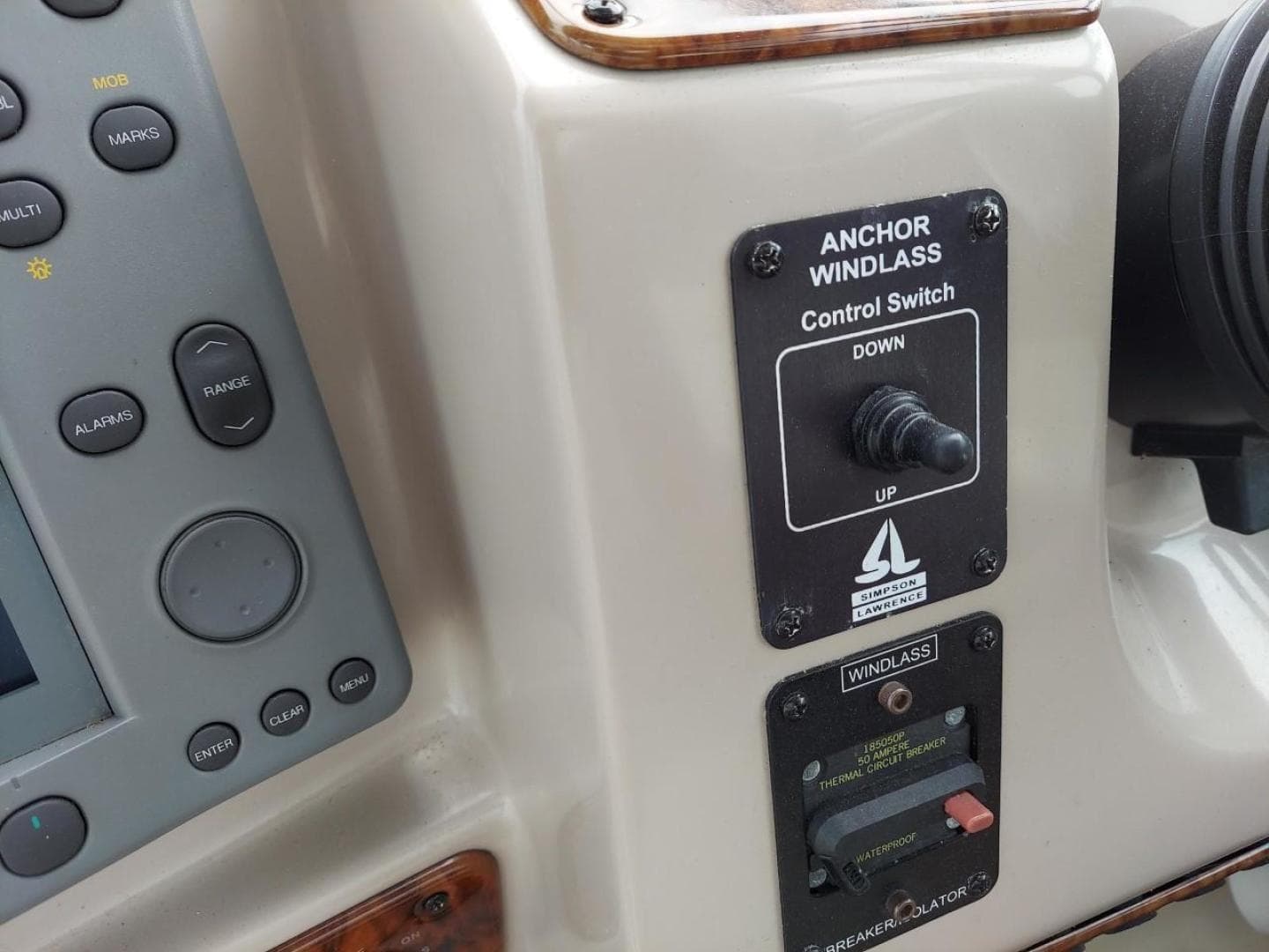 2004 Rinker 342 Fiesta Vee