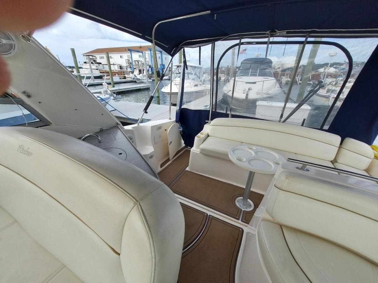 2004 Rinker 342 Fiesta Vee