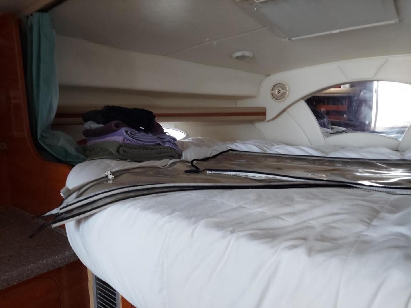 2004 Rinker 342 Fiesta Vee